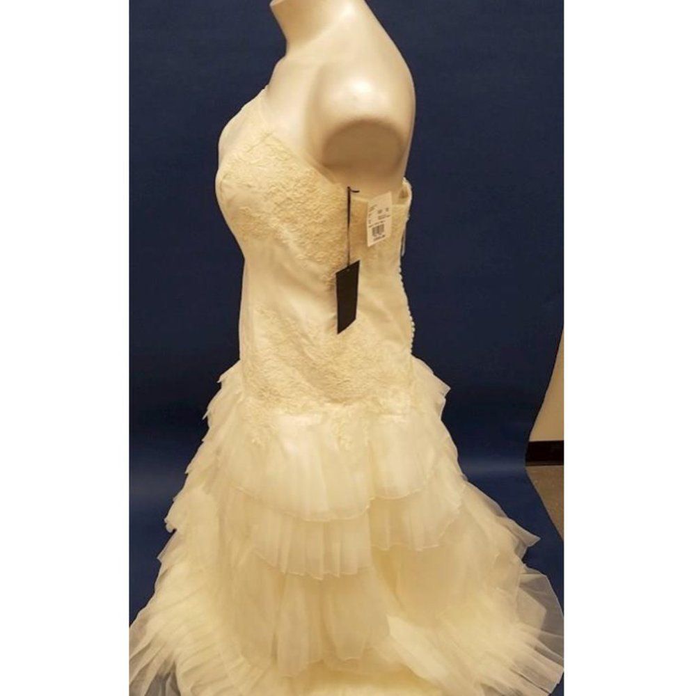 White by Vera Wang Strapless Wedding Gown - 18 - Picture 7 of 13
